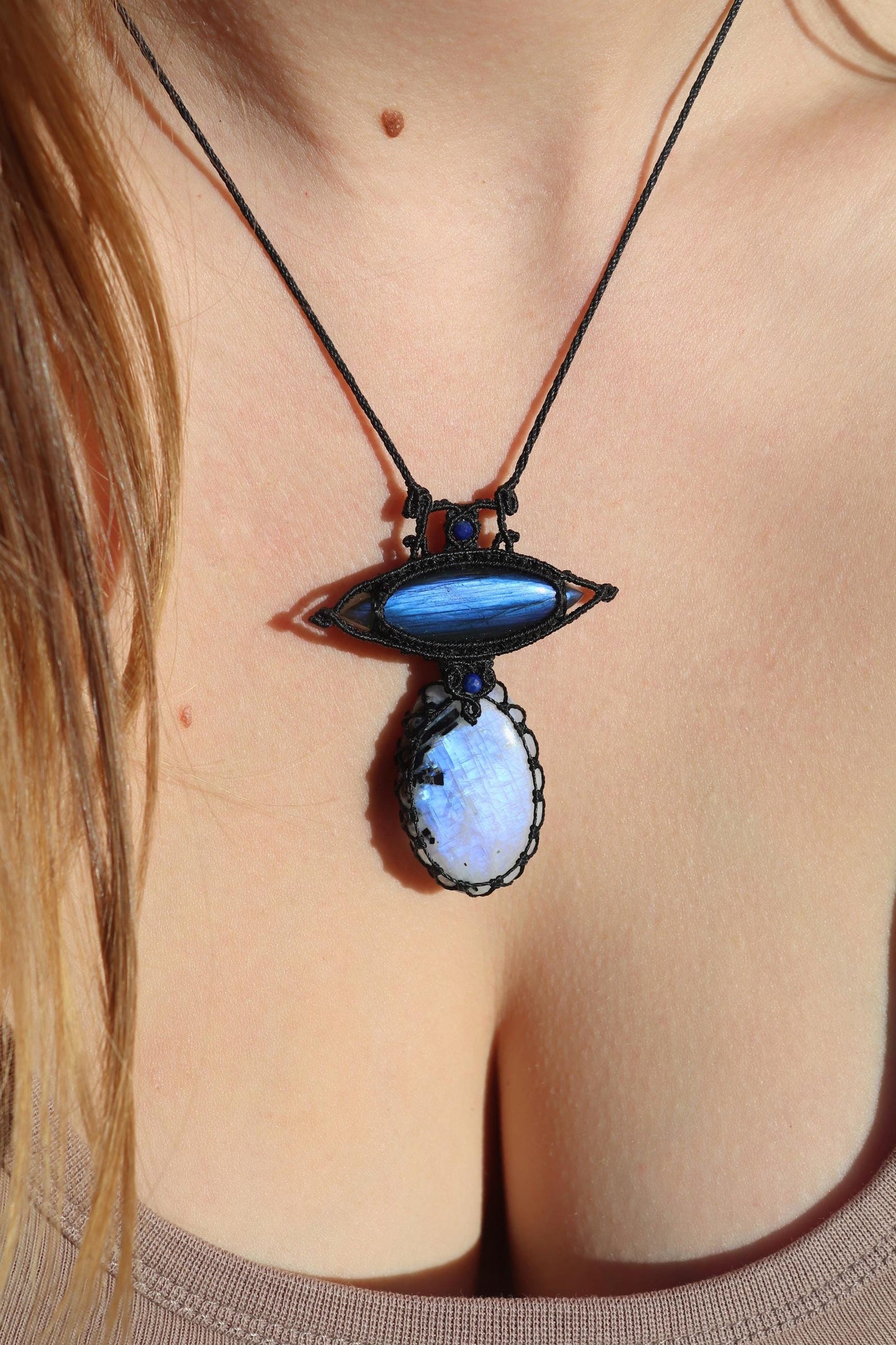 PIERRE DE LUNE avec tourmaline et LABRADORITE bleu roi