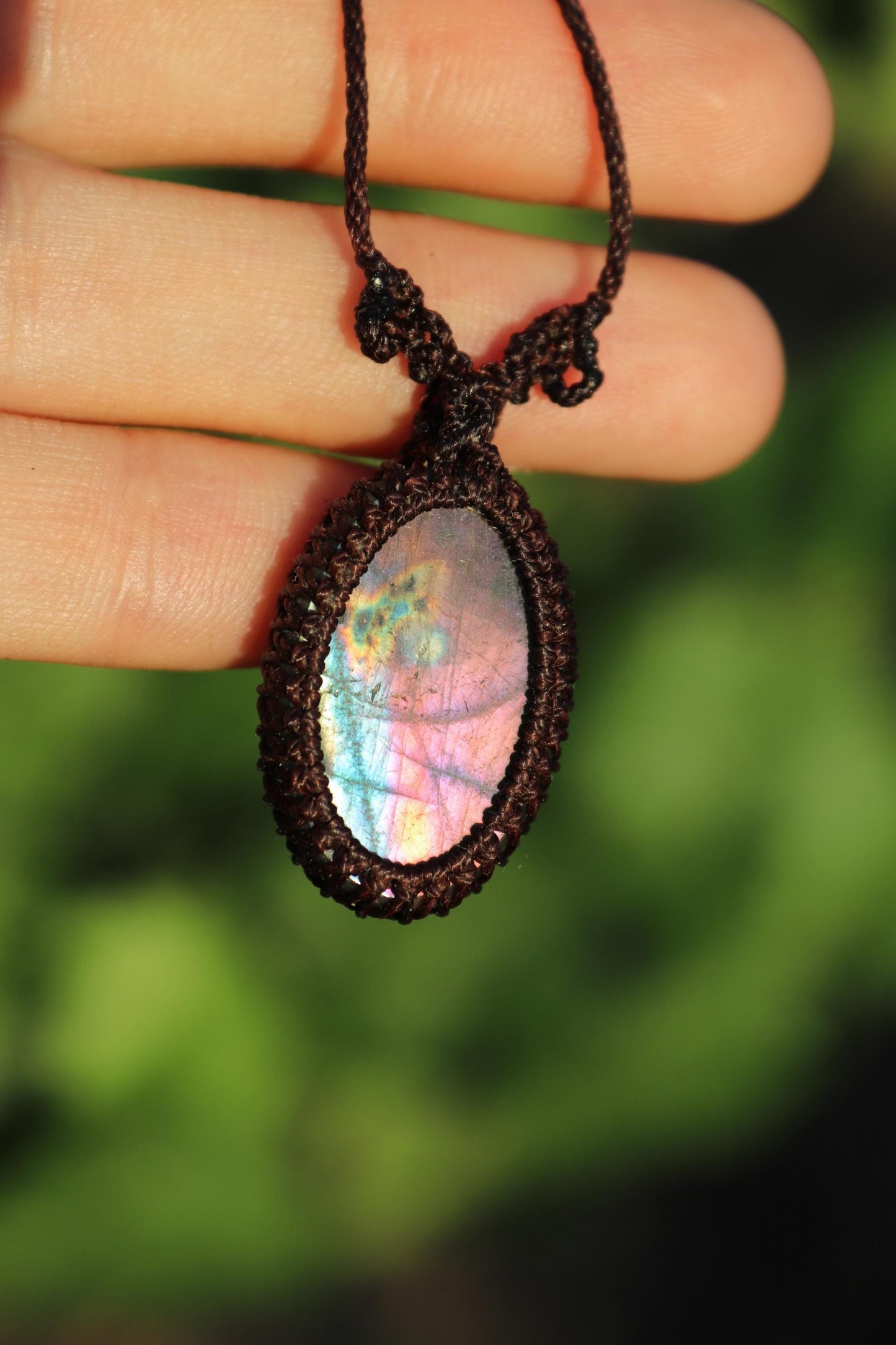 Pendentif en labradorite violette, minimaliste
