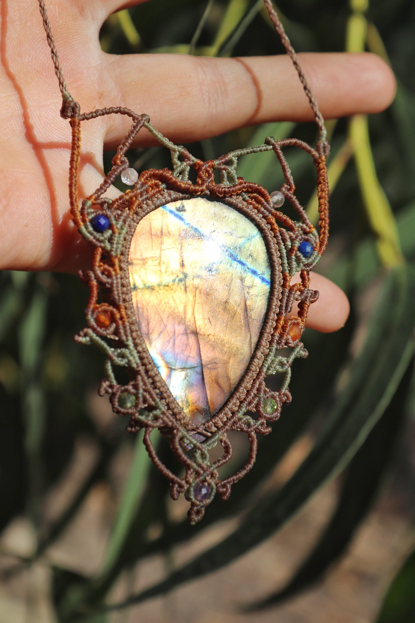 Superbe collier en labradorite arc-en-ciel