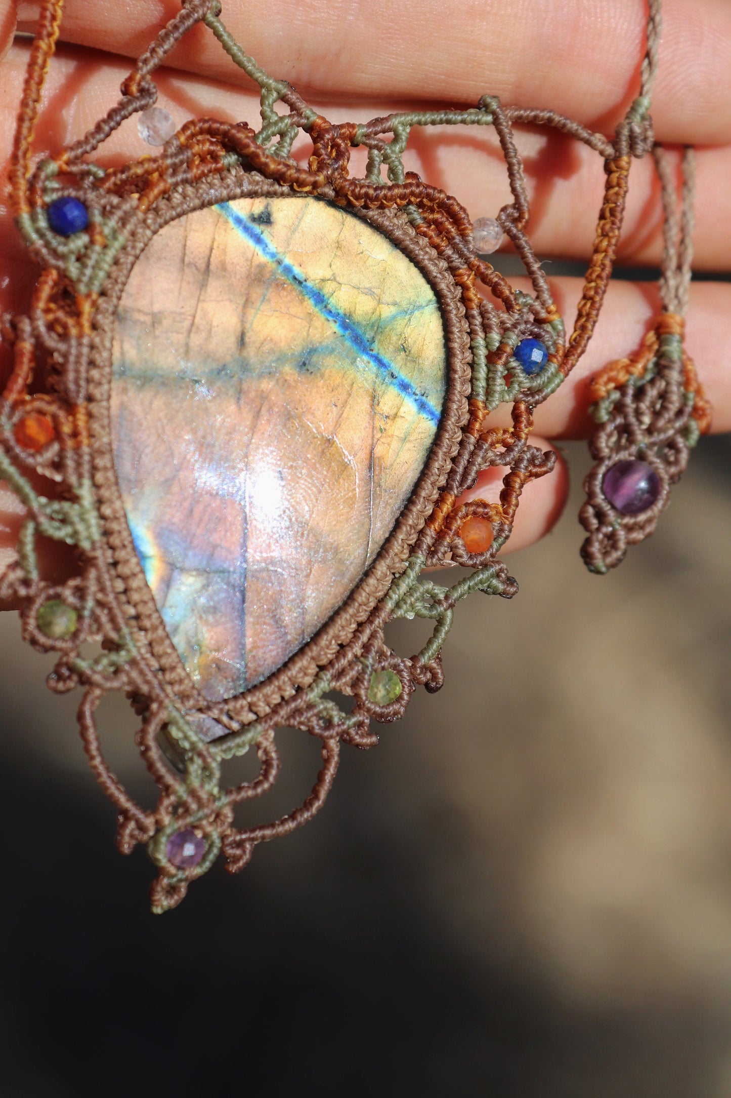 Superbe collier en labradorite arc-en-ciel