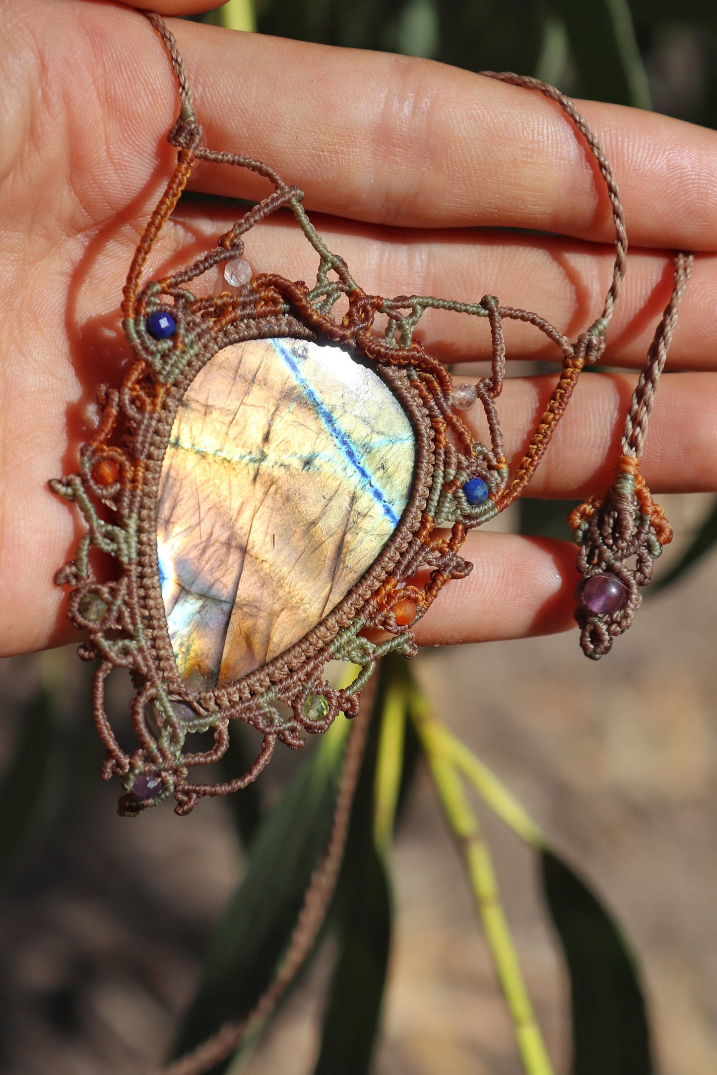 Superbe collier en labradorite arc-en-ciel