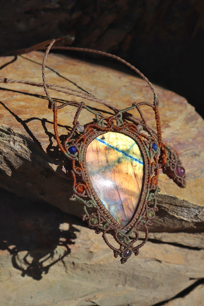 Superbe collier en labradorite arc-en-ciel