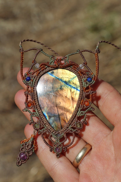 Superbe collier en labradorite arc-en-ciel
