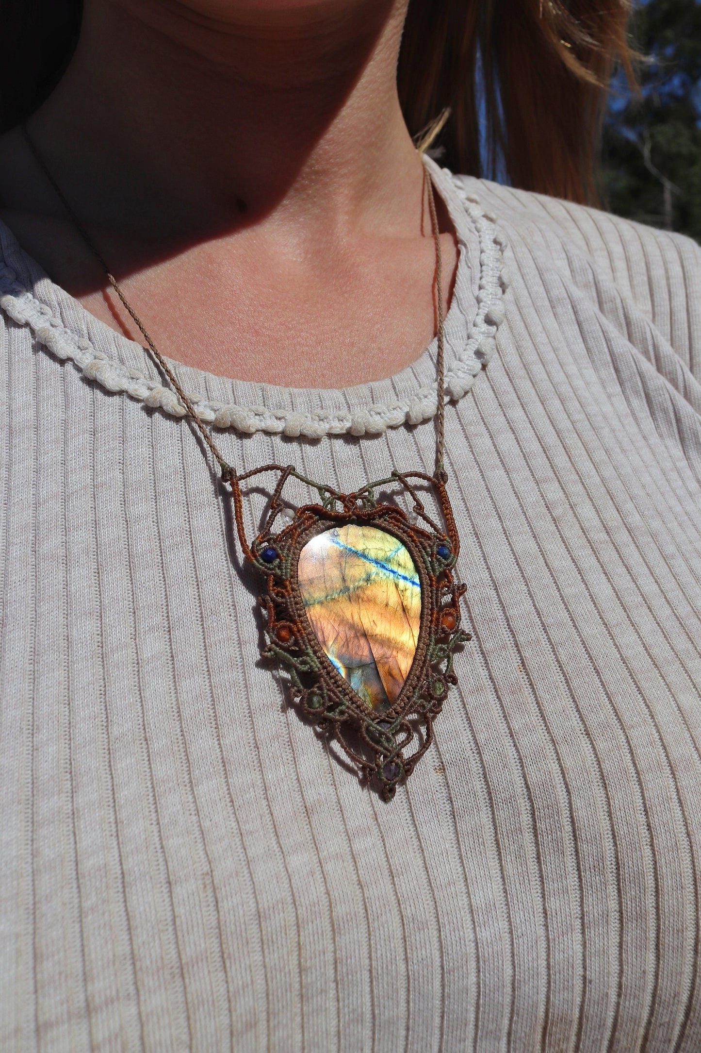 Superbe collier en labradorite arc-en-ciel
