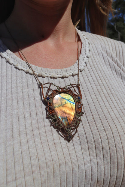 Superbe collier en labradorite arc-en-ciel