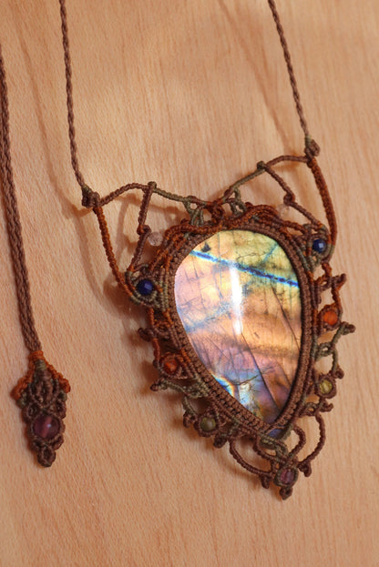 Superbe collier en labradorite arc-en-ciel
