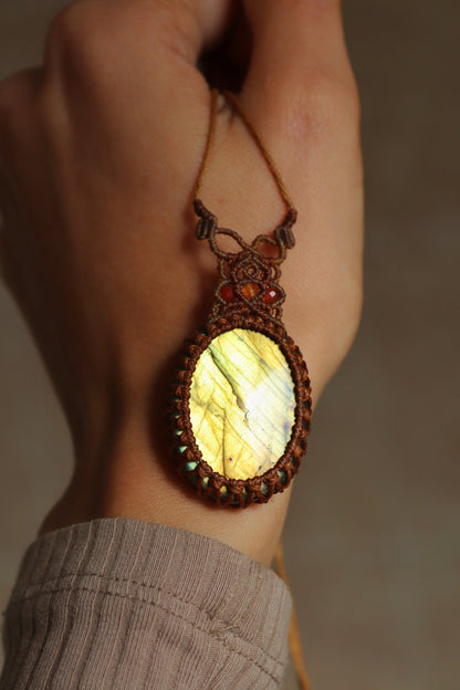 Pendentif LABRADORITE orange et jaune coucher de soleil