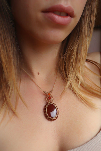 Pendentif ONYX rouge avec perles de cornaline