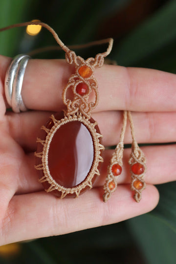 Pendentif ONYX rouge avec perles de cornaline