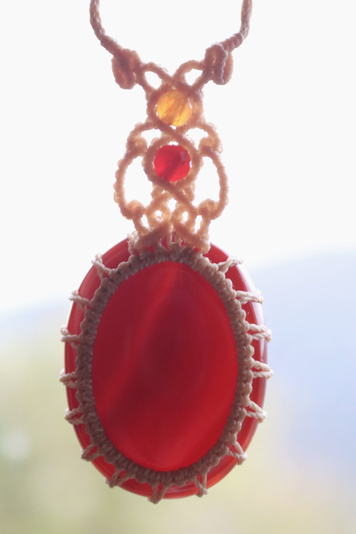 Pendentif ONYX rouge avec perles de cornaline