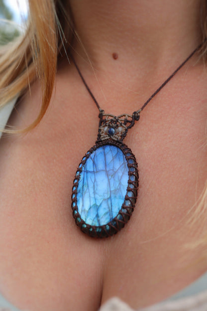 Grand pendentif labradorite 48 mm, bleu ciel