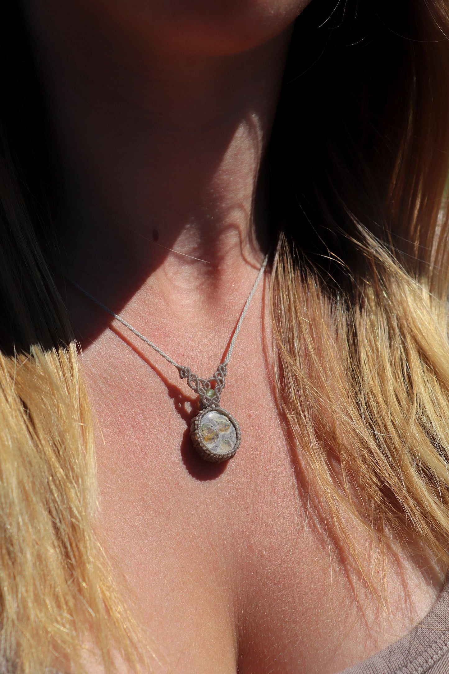 Pendentif LAMEA en OPALE du Mexique et perles de péridot
