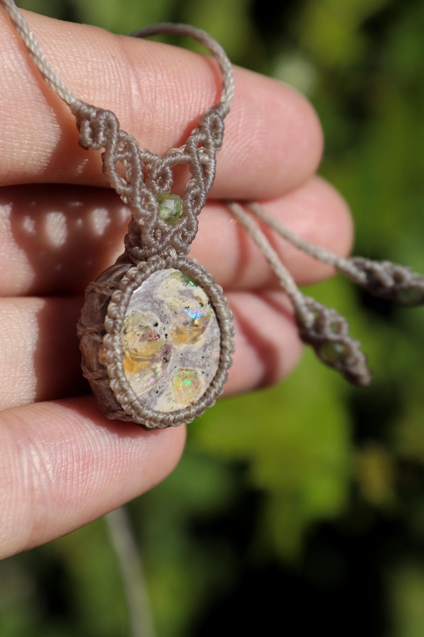 Pendentif LAMEA en OPALE du Mexique et perles de péridot