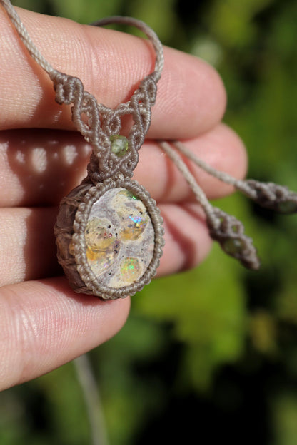 Pendentif LAMEA en OPALE du Mexique et perles de péridot