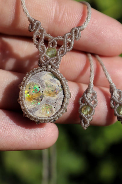 Pendentif LAMEA en OPALE du Mexique et perles de péridot