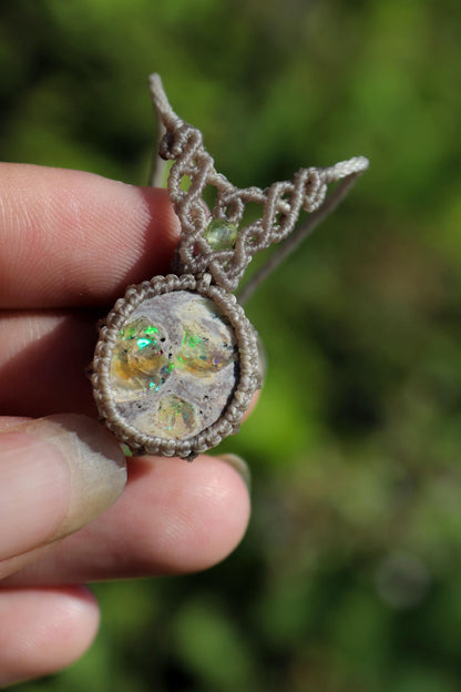 Pendentif LAMEA en OPALE du Mexique et perles de péridot