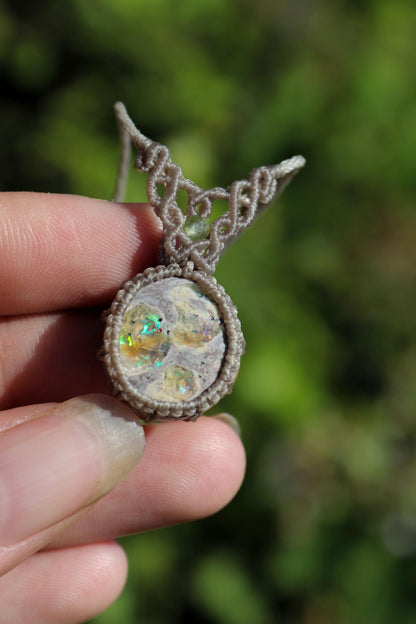 Pendentif LAMEA en OPALE du Mexique et perles de péridot