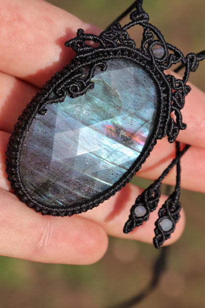 Pendentif labradorite à facettes, bleu électrique scintillant