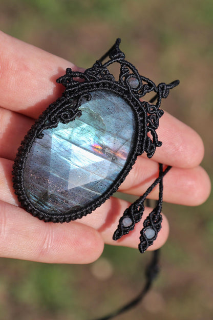 Pendentif labradorite à facettes, bleu électrique scintillant