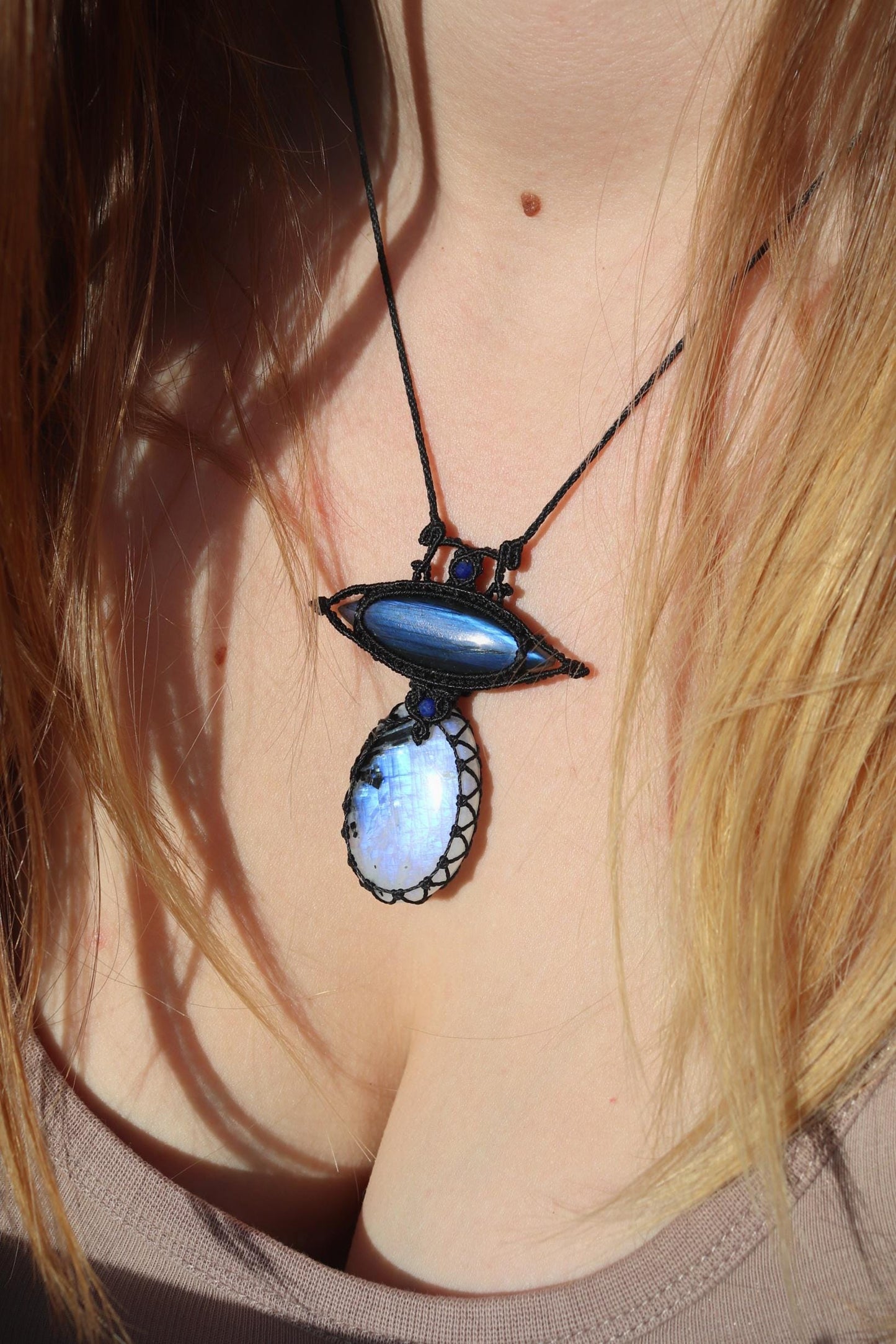 PIERRE DE LUNE avec tourmaline et LABRADORITE bleu roi