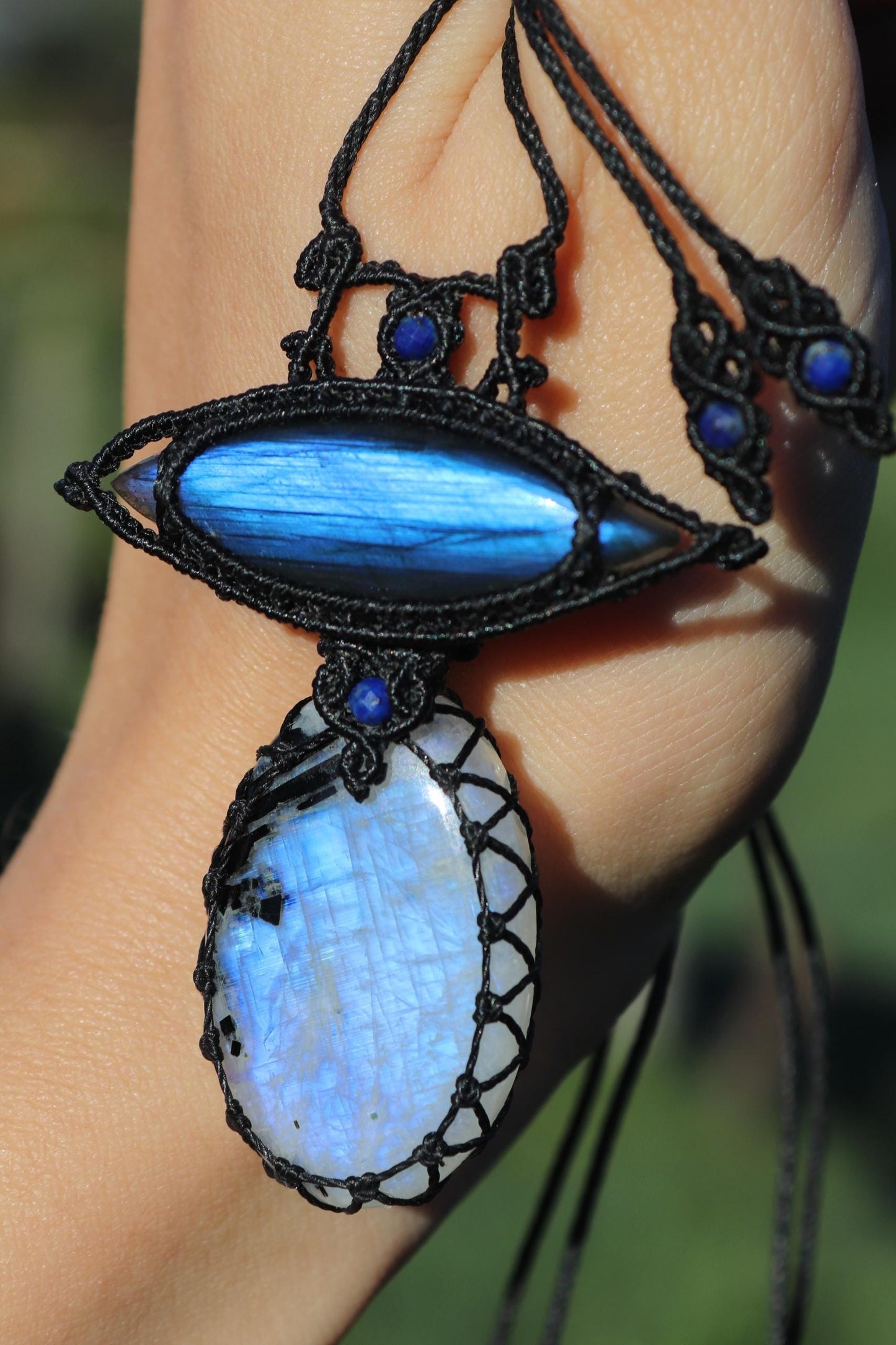 PIERRE DE LUNE avec tourmaline et LABRADORITE bleu roi