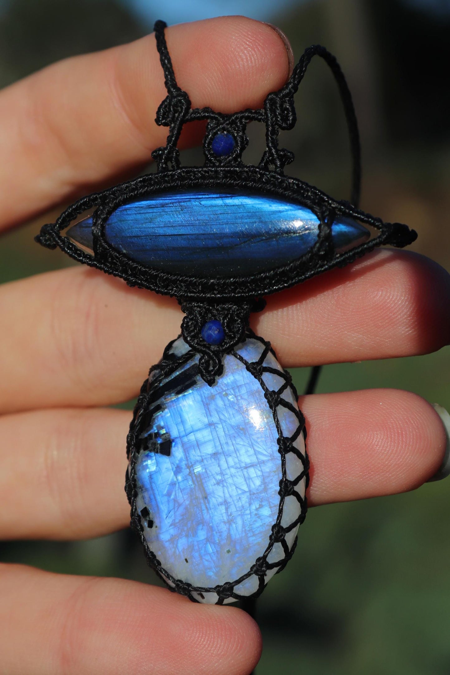 PIERRE DE LUNE avec tourmaline et LABRADORITE bleu roi