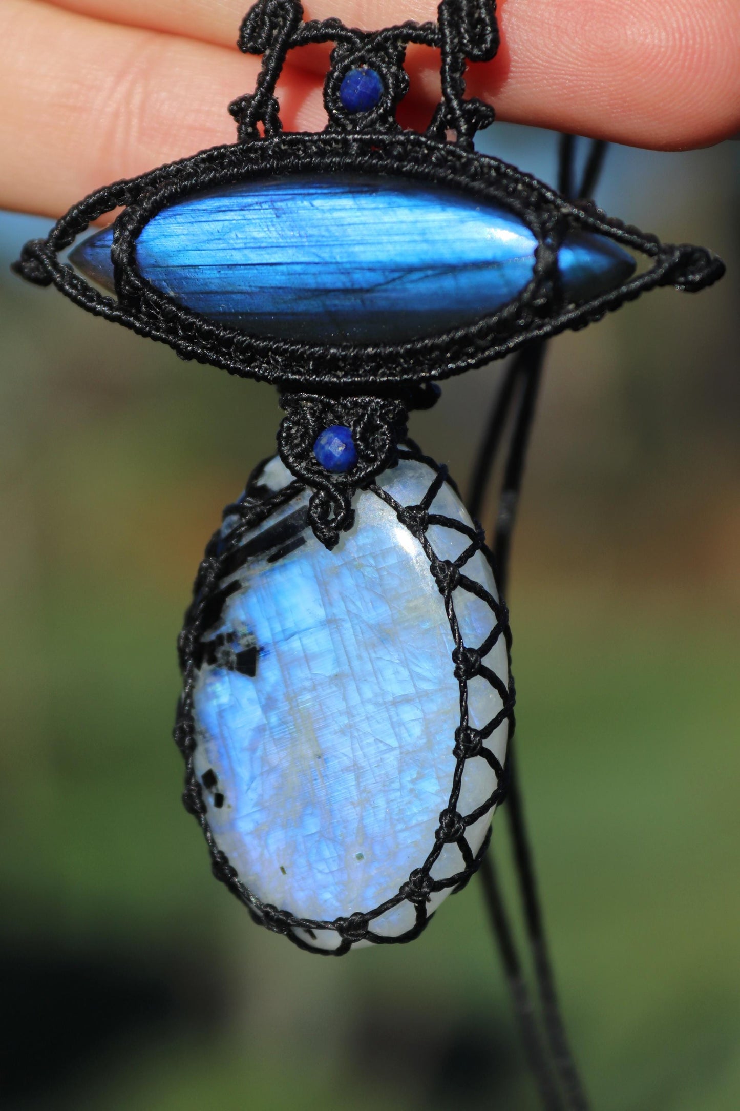 PIERRE DE LUNE avec tourmaline et LABRADORITE bleu roi