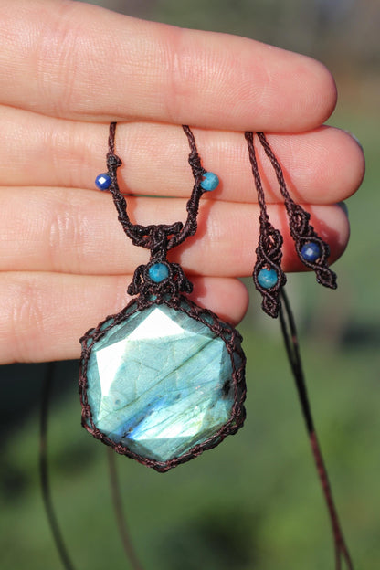 Pendentif étoile double face à facettes en labradorite