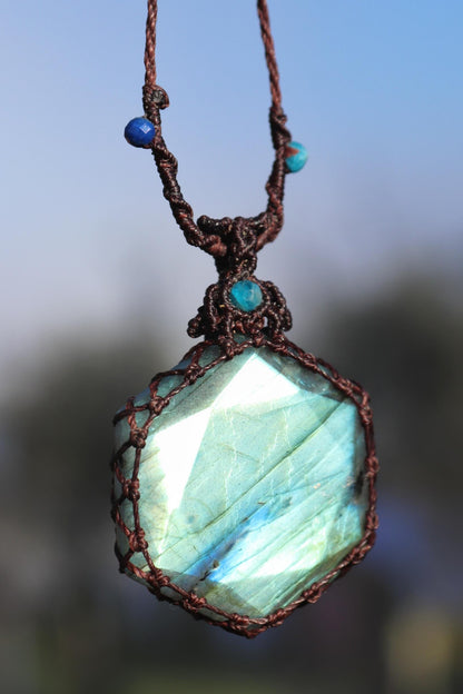 Pendentif étoile double face à facettes en labradorite