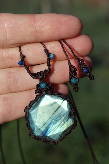 Pendentif étoile double face à facettes en labradorite