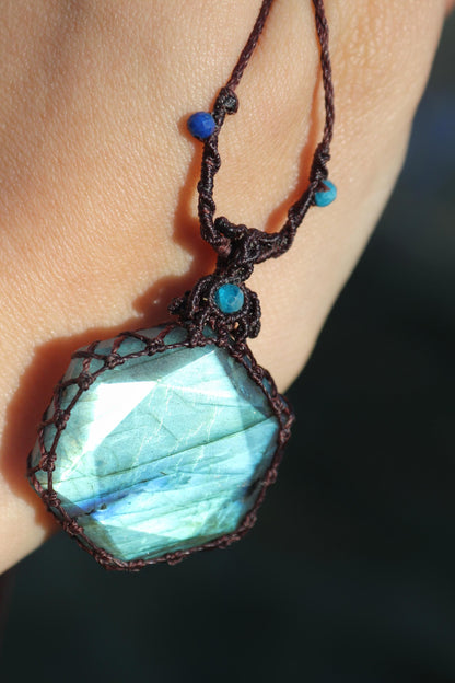 Pendentif étoile double face à facettes en labradorite