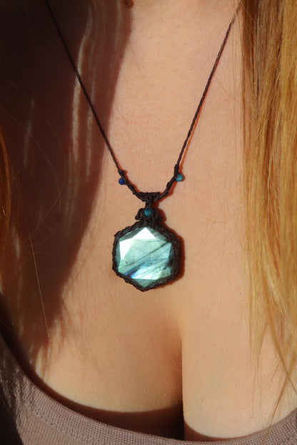 Pendentif étoile double face à facettes en labradorite