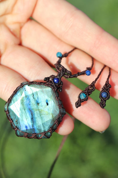 Pendentif étoile double face à facettes en labradorite