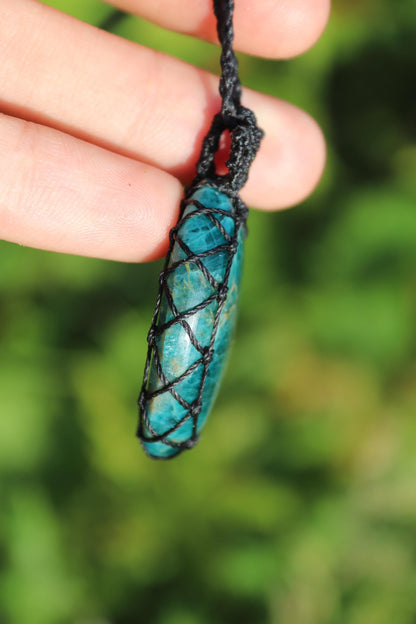 Pendentif unisexe en APATITE néon noire