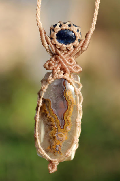 Pendentif en agate Crazy Lace du Mexique et kyanite