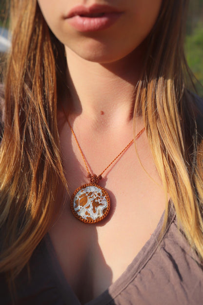 Grand pendentif en agate « barbe à papa » d'Indonésie