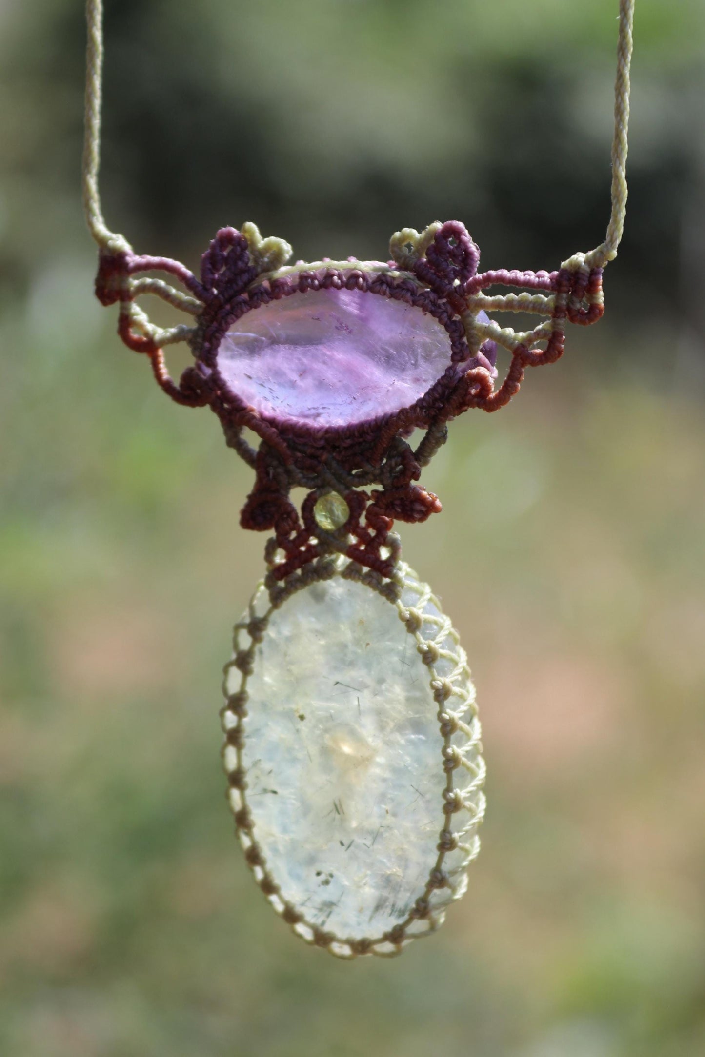 ELOWEN’S GARDEN Pendentif en prénite et améthyste