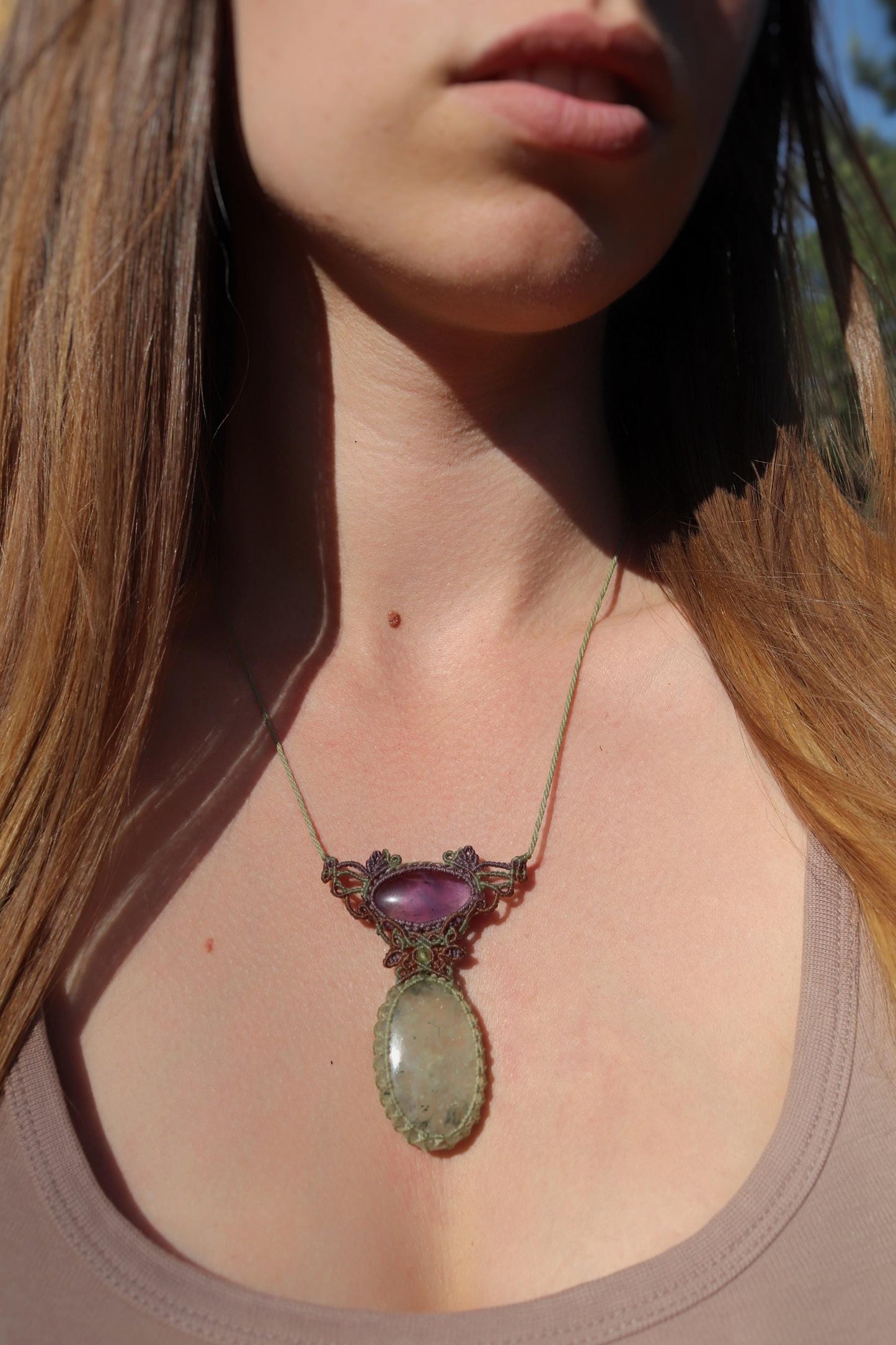 ELOWEN’S GARDEN Pendentif en prénite et améthyste