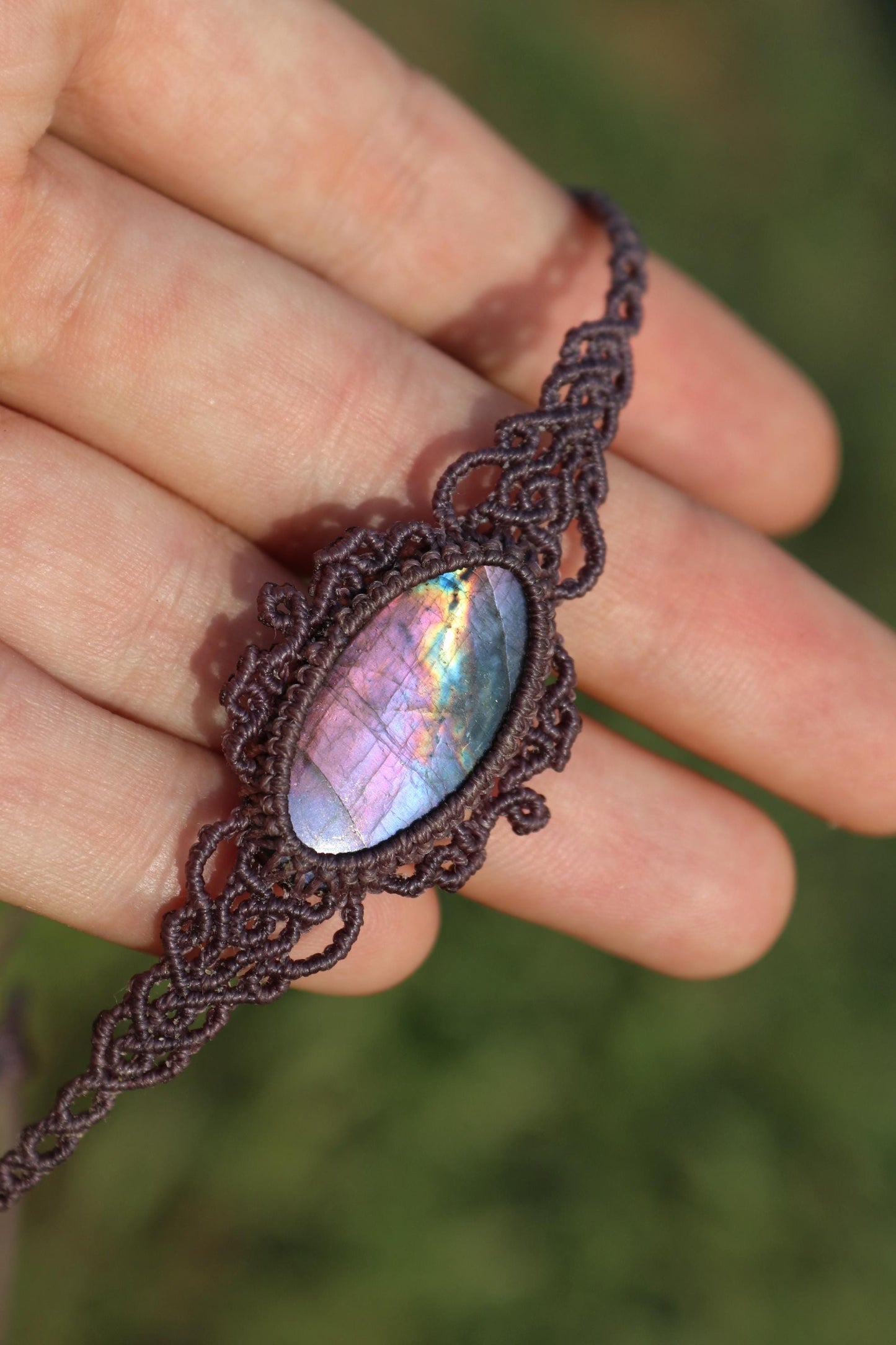 Tour de cou/collier ras du cou en SPECTROLITE violette véritable