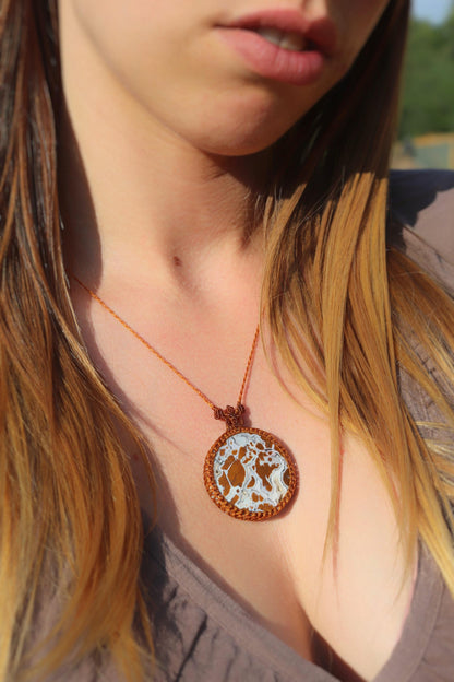 Grand pendentif en agate « barbe à papa » d'Indonésie