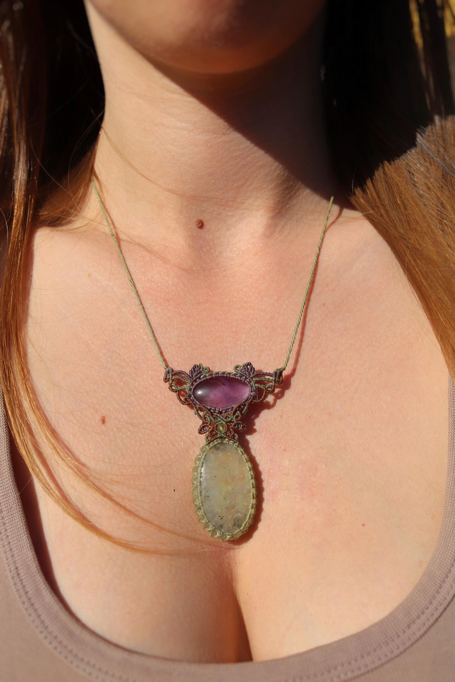 ELOWEN’S GARDEN Pendentif en prénite et améthyste