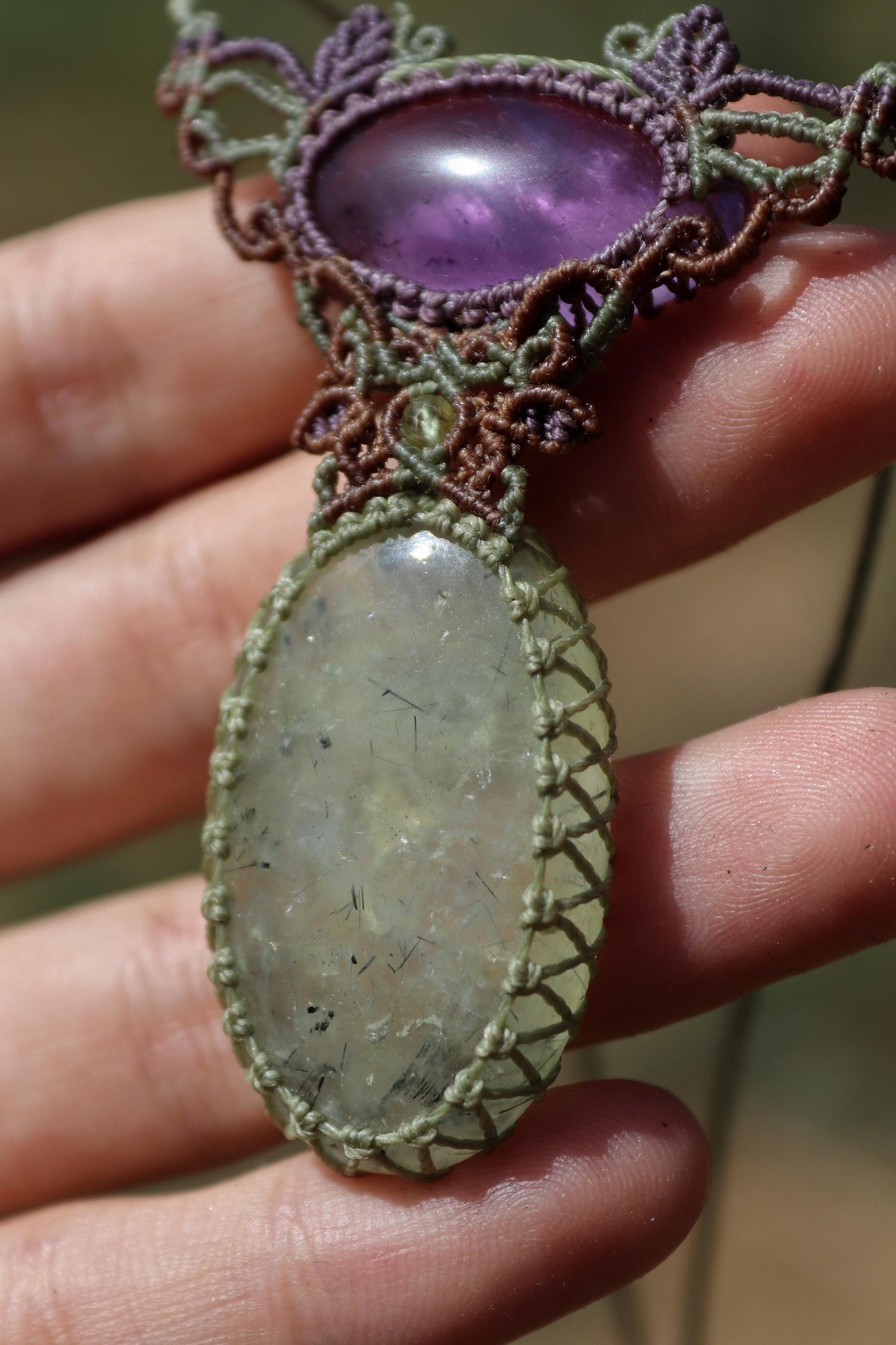 ELOWEN’S GARDEN Pendentif en prénite et améthyste