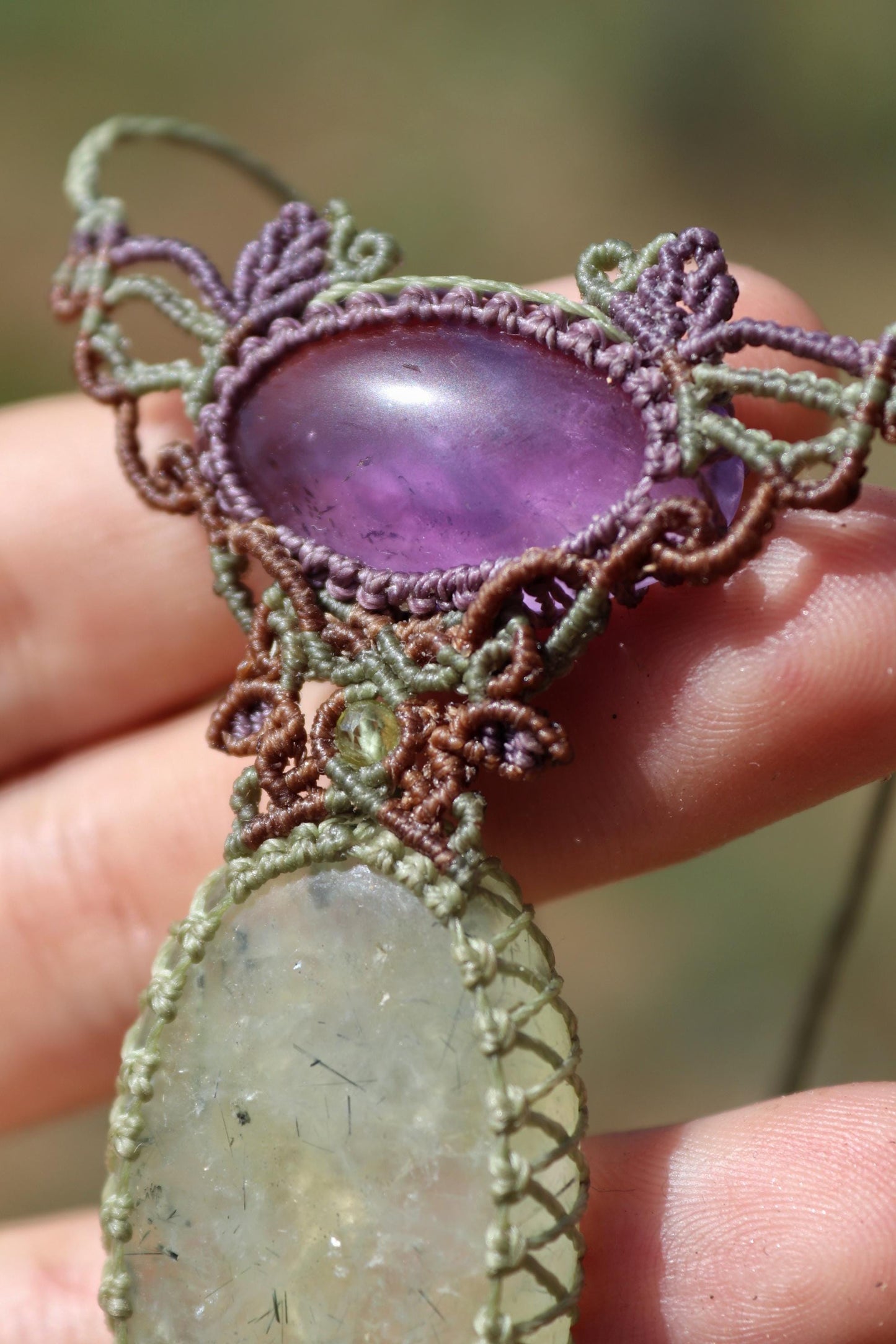 ELOWEN’S GARDEN Pendentif en prénite et améthyste