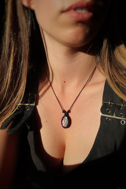 Pendentif en labradorite violette, minimaliste