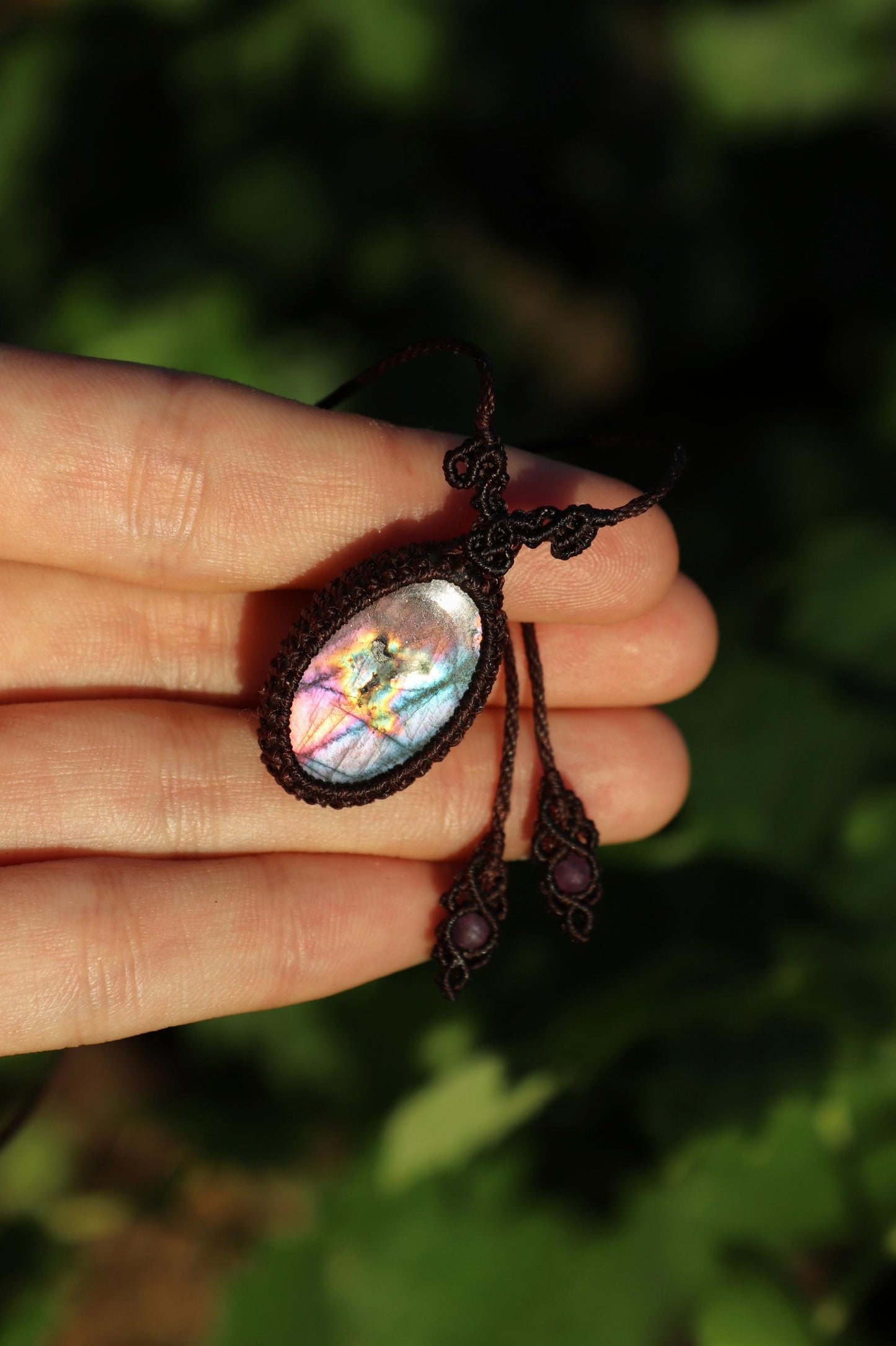Pendentif en labradorite violette, minimaliste