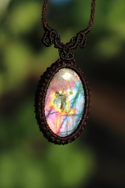 Pendentif en labradorite violette, minimaliste