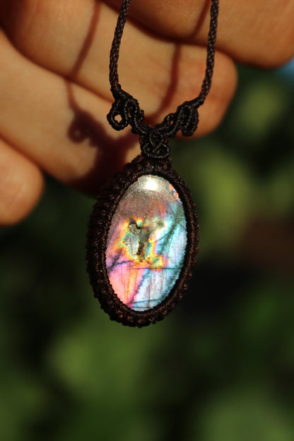 Pendentif en labradorite violette, minimaliste