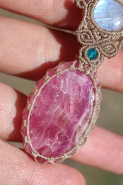 Pendentif rare en calcite COBALTO rose et pierre de lune
