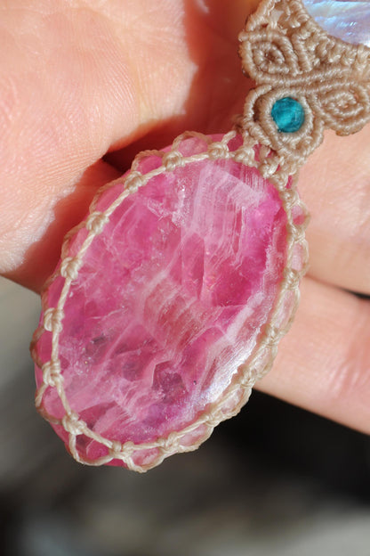 Pendentif rare en calcite COBALTO rose et pierre de lune