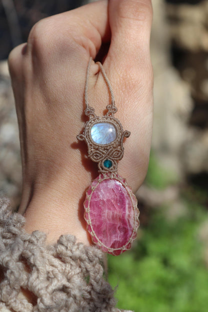 Pendentif rare en calcite COBALTO rose et pierre de lune